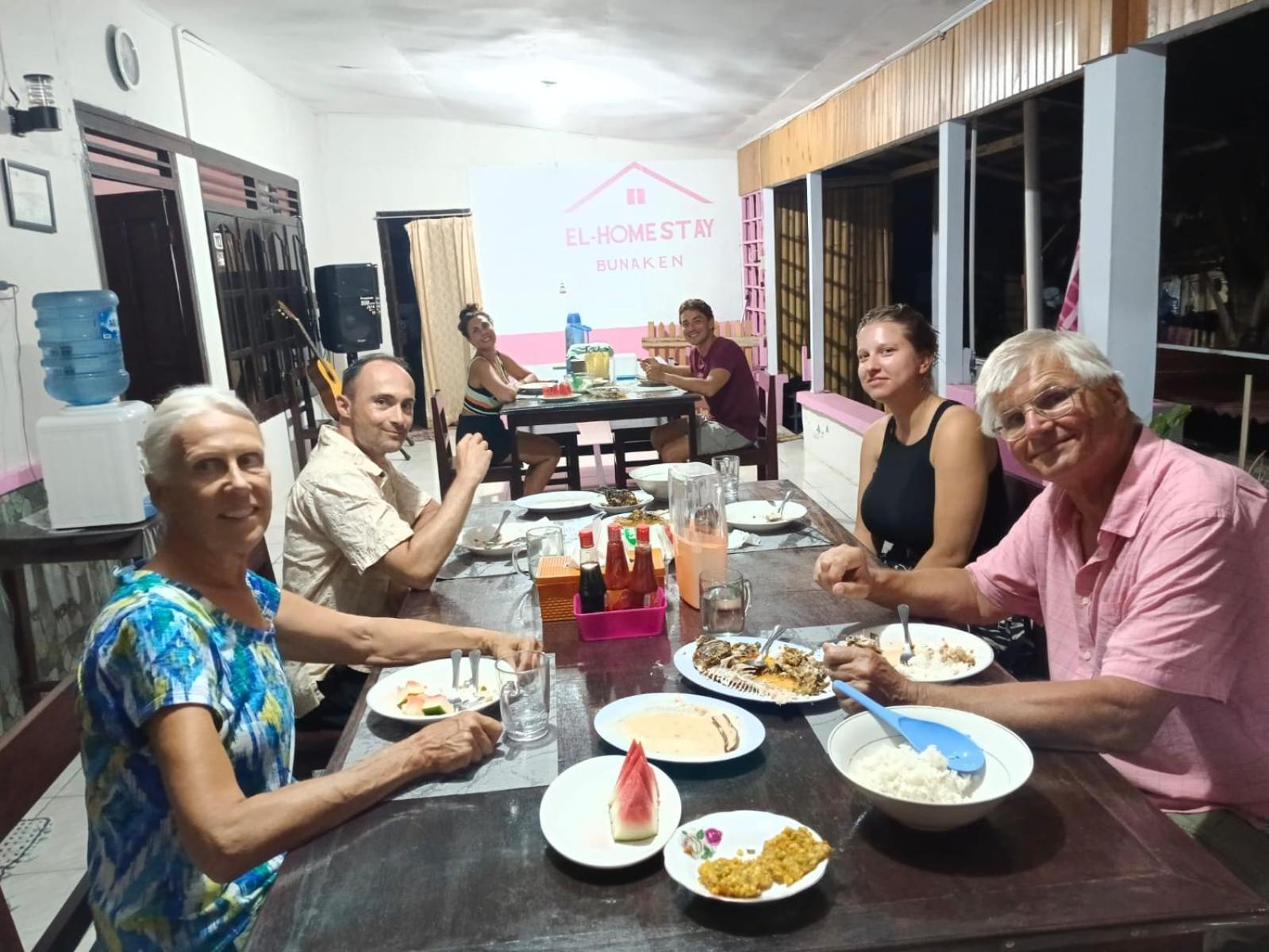 El Homestay Bunaken Zewnętrze zdjęcie